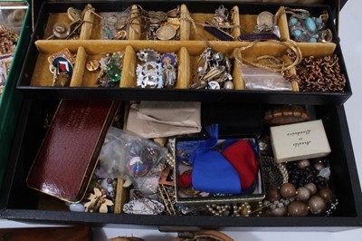 Lot 126 - Jewellery box and tin containing quantity costume jewellery including vintage necklaces, badges and pins, cufflinks and bijouterie