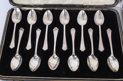 Lot 324 - Set of twelve 1920s silver coffee spoons in a fitted case (Birmingham 1923)