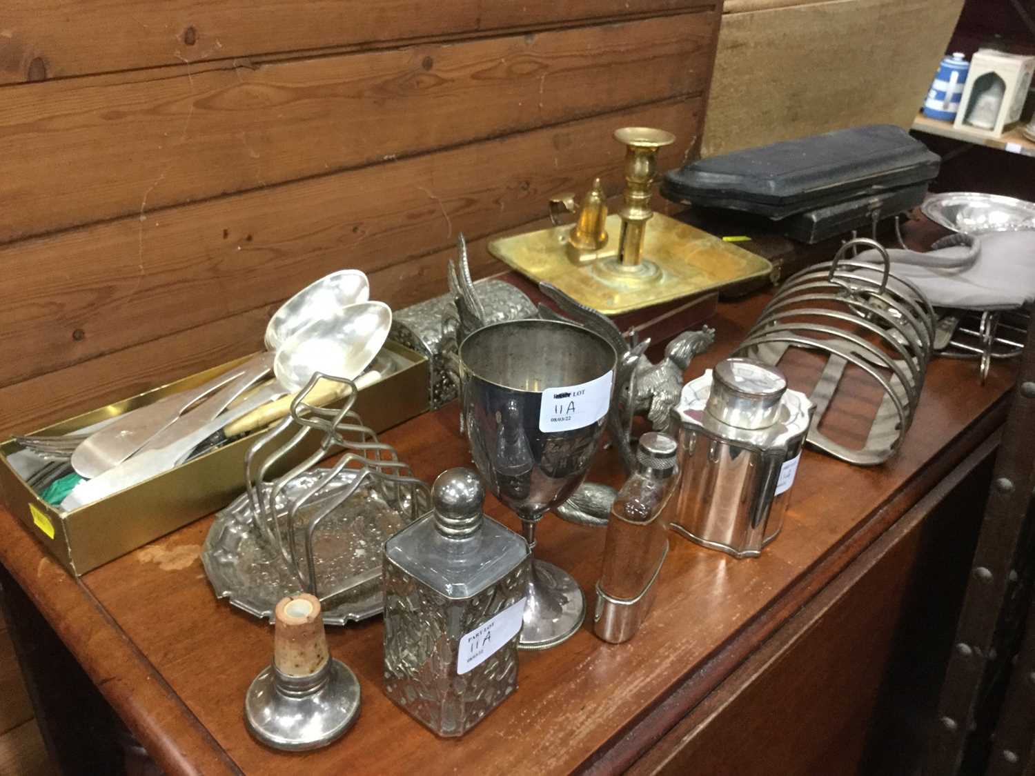 Lot 11 - Mixed lot of silver plate and metalware to include toast racks, tea caddy and cutlery