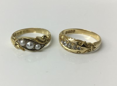 Lot 581 - Two antique 18ct gold rings