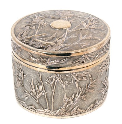 Lot 420 - Late 19th/early 20th century Chinese export silver box of circular form