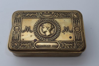 Lot 622 - First World War Princess Mary Christmas Gift Tin with partial original contents comprising Cigarette packet, Christmas card and photograph