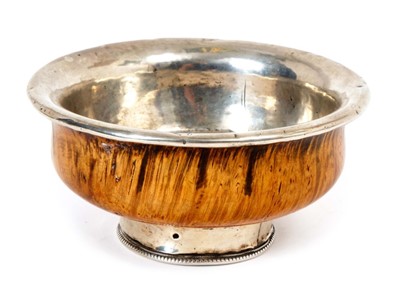 Lot 431 - Late 19th/early 20th century Tibetan burlwood tea bowl, with a flared rim and silver lining