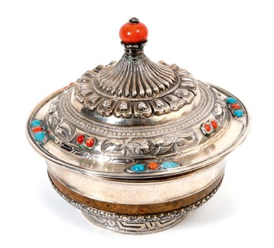 Lot 432 - Late 19th/early 20th century Tibetan covered burlwood tea bowl, with flared rim and silver lining