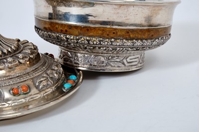 Lot 432 - Late 19th/early 20th century Tibetan covered burlwood tea bowl, with flared rim and silver lining