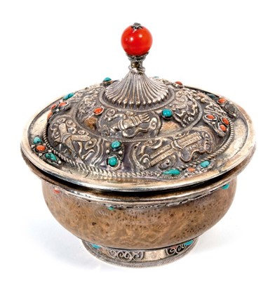 Lot 433 - Late 19th/early 20th century Tibetan covered burlwood tea bowl, with silver lining