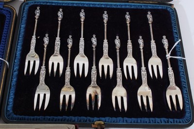 Lot 451 - Various cased silver flatware and other items