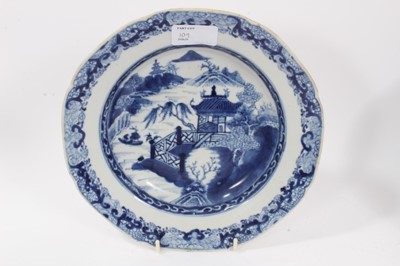 Lot 109 - Collection of 18th and 19th century Chinese blue and white porcelain