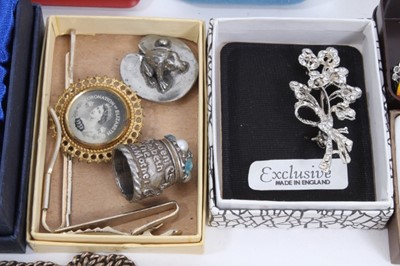 Lot 51 - Group costume jewellery and bijouterie including Conway Stewart fountain pen