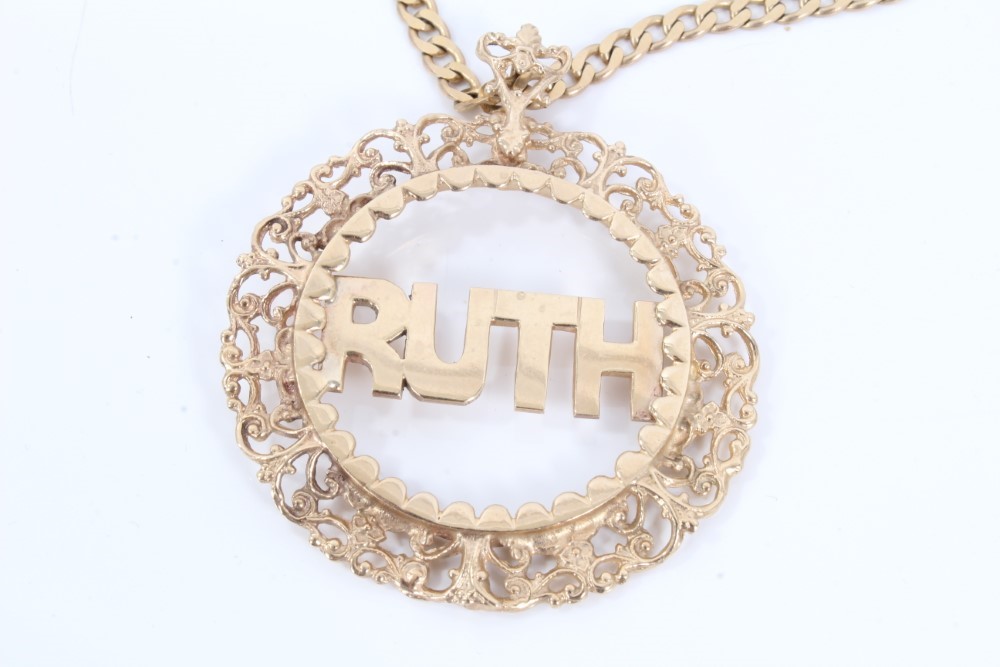 Lot 3 - 9ct gold ‘Ruth’ pendant on 9ct gold curb link