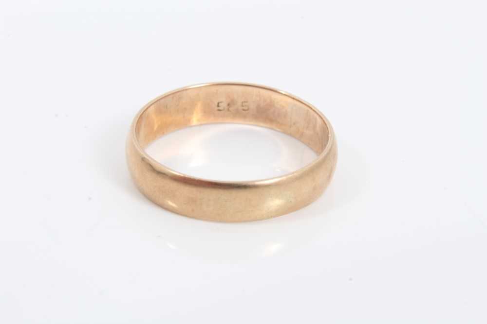 Lot 7 - 14ct gold wedding ring (stamped 585)