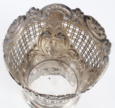 Lot 17 - Victorian pierced silver vase
