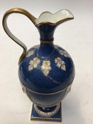 Lot 124 - Garniture of three Wedgwood vases and covers