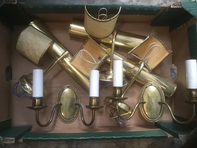 Lot 195 - Lot brass wall lights and picture lights