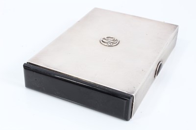Lot 63 - Good quality 1930s Mappin & Webb silver compact