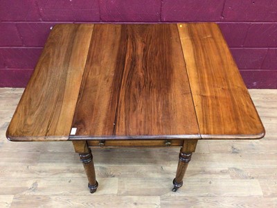 Lot 383 - Good quality Victorian walnut pembroke table