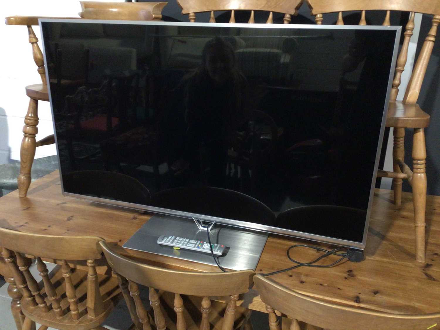 Lot 86 - Panasonic flatscreen television model number TX-L47FT60B with remote control