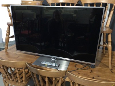 Lot 86 - Panasonic flatscreen television model number TX-L47FT60B with remote control