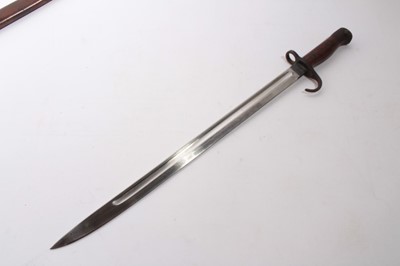 Lot 975 - Scarce First World War 1907 pattern bayonet with hooked quillion, fullered steel blade retaining almost all original finish, stamped Sanderson, 10' 08, in brown leather scabbard, stamped H.G.R. 08
