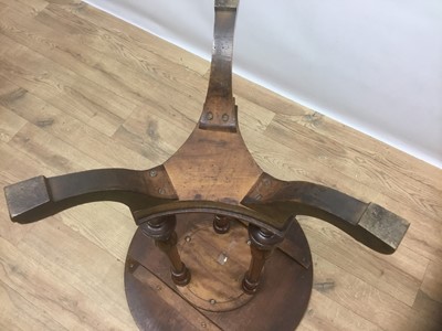 Lot 1493 - Victorian inlaid burr walnut veneered circular table