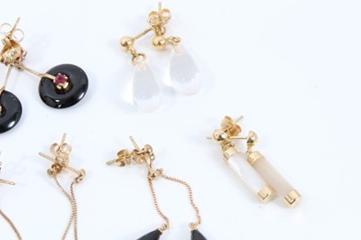 Lot 90 - Fifteen gold mounted hard stone earrings
