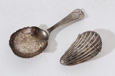 Lot 491 - Victorian silver shell shape vesta case, and other items