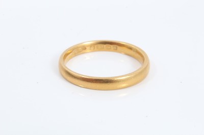 Lot 99 - 22ct gold wedding ring