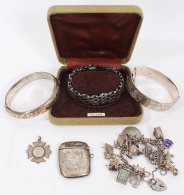 Lot 119 - Group silver jewellery and silver vesta case