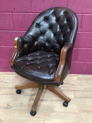 Lot 374 - Contemporary buttoned leather swivel desk chair