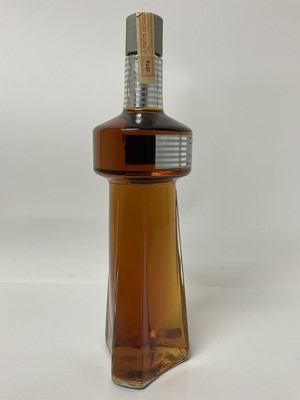 Lot 13 - CN Tower LA Tour CN Canadian Whisky Canadien 710ml with custom labels still attached and unbroken B3804093