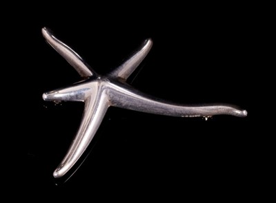 Lot 541 - Tiffany & Co. silver starfish brooch by Elsa Peretti, hallmarked London 2005. Approximately 62mm. In Tiffany & Co. box