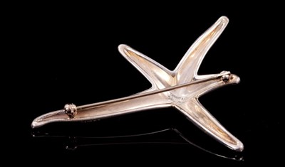 Lot 541 - Tiffany & Co. silver starfish brooch by Elsa Peretti, hallmarked London 2005. Approximately 62mm. In Tiffany & Co. box