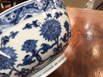 Lot 257 - Good pair of Chinese blue sprig and white porcelain bowls, Chenghua marks but 18th/19th century, painted with a continuous lotus pattern, 16cm diameter