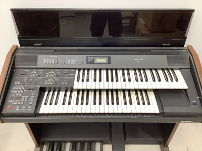 Lot 127 - Technics PCM Sound EX15 electric organ/keyboard with stool