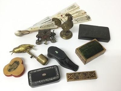 Lot 899 - Sundry works of vertu to include 19th century French pressed horn snuff box