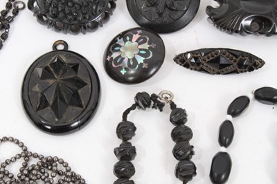 Lot 143 - Group Victorian and later jet and other similar jewellery