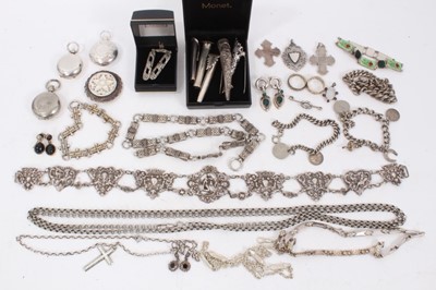 Lot 147 - Group silver and white metal jewellery and sovereign cases