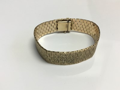 Lot 617 - 1960s 9ct gold bracelet with articulated bark effect links