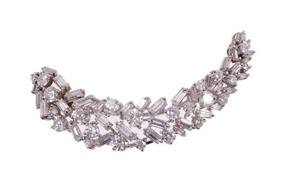 Lot 619 - Diamond diamond spray brooch