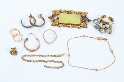 Lot 150 - Group gold and yellow metal jewellery