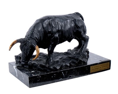 Lot 966 - Luis Moreno (contemporary) bronze figure of a bull