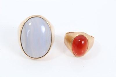 Lot 177 - 9ct gold blue agate dress ring and yellow metal red cabochon ring (2)