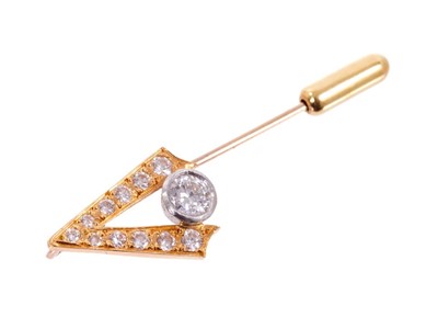 Lot 637 - Diamond stick pin with a G.I.A. Certified brilliant cut diamond weighing 0.31cts, D colour and VS1 clarity, in platinum rub over setting with a gold arrow design with further brilliant cut diamonds...