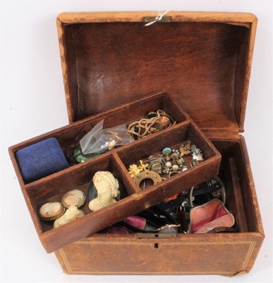 Lot 180 - Vintage leather jewellery box containing costume jewellery, wristwatches and bijouterie