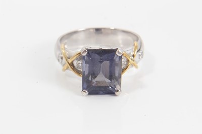 Lot 193 - 18ct white gold tanzanite and diamond ring