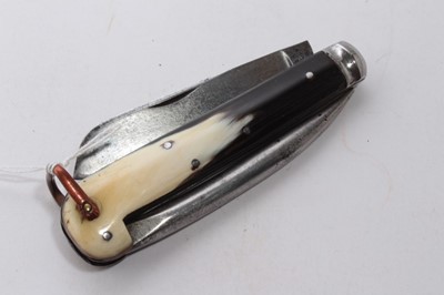 Lot 890 - Victorian military folding pocket knife with horn mounts by Hunter, Sheffield, stamped D2 and with broad arrow mark.