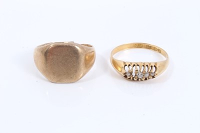 Lot 221 - 18ct gold diamond set ring (one stone missing) and 9ct gold signet ring (broken)