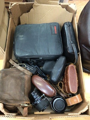 Lot 2156 - Box of cameras including Mamiya C330