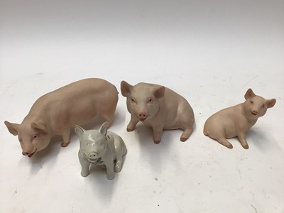 Lot 1081 - Wade Tom & Jerry, three Aynsley pigs, two Beswick sheep plus other collectible ornaments