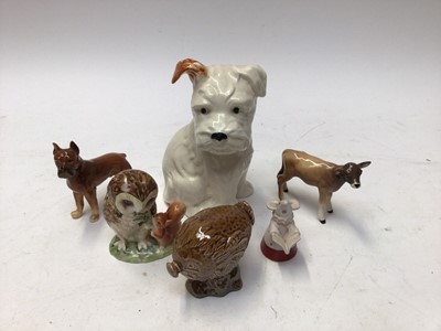 Lot 1081 - Wade Tom & Jerry, three Aynsley pigs, two Beswick sheep plus other collectible ornaments